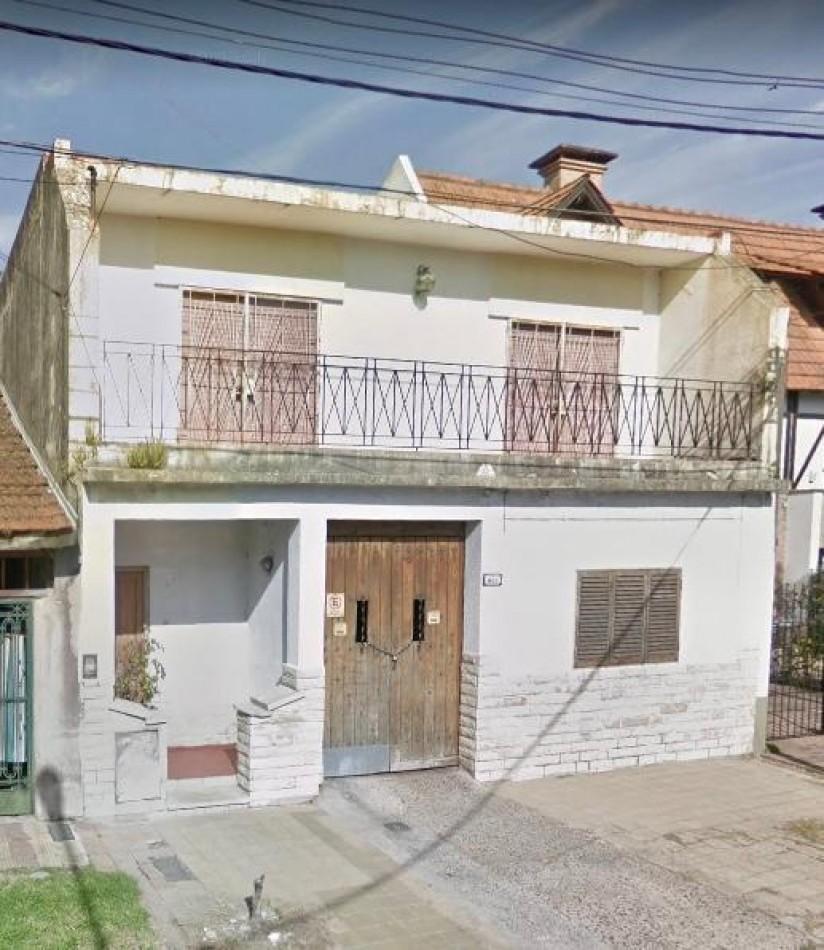 Casa de 4 Ambientes a Refaccionar en Martinez