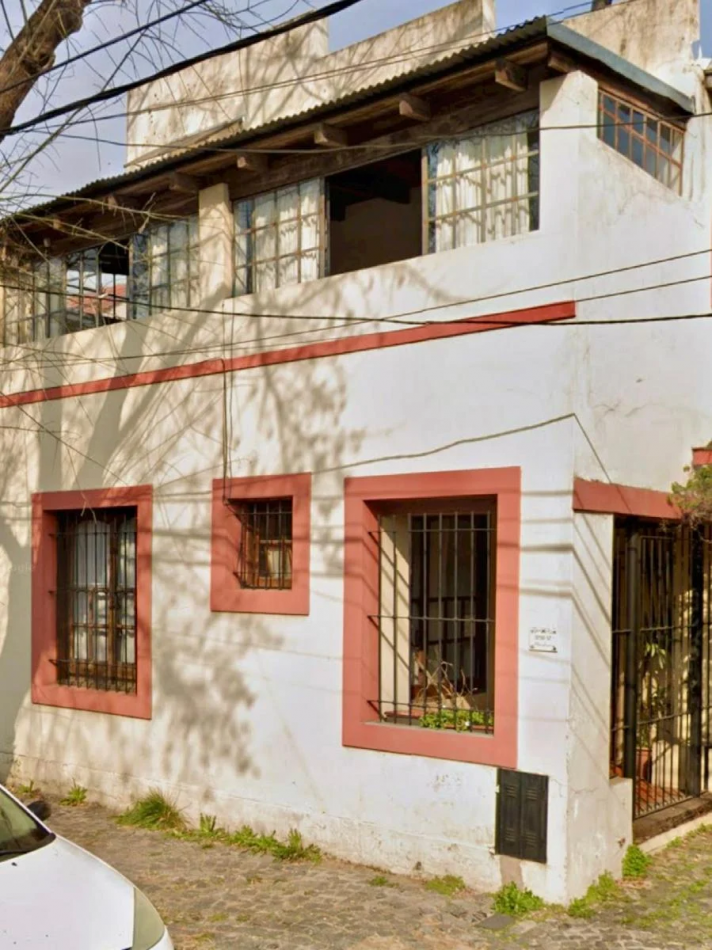 Casa de 5 Ambientes con Dependencia en Olivos