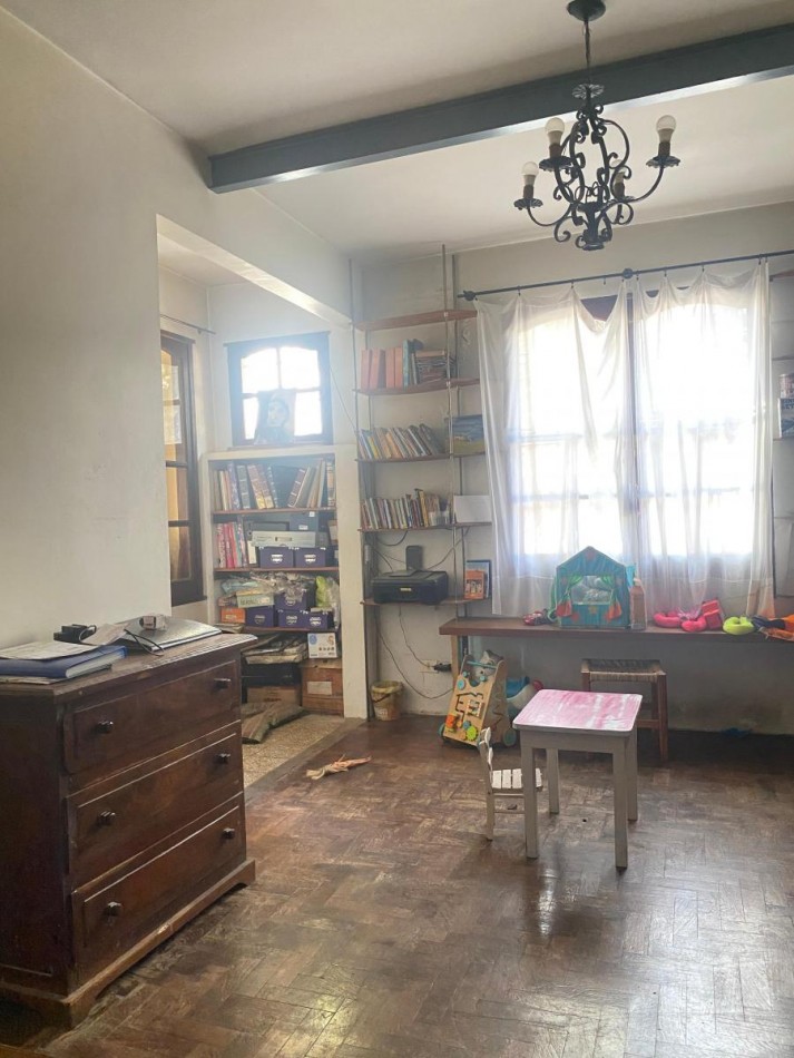 Casa de 5 Ambientes con Dependencia en Olivos