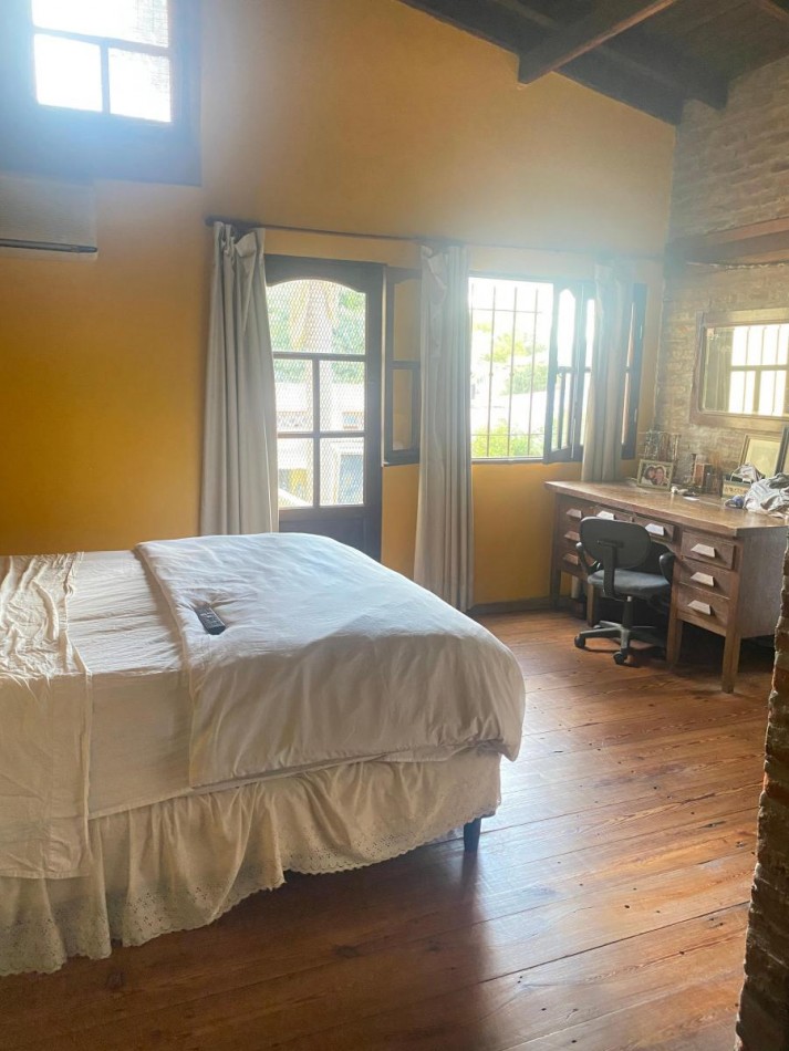 Casa de 5 Ambientes con Dependencia en Olivos