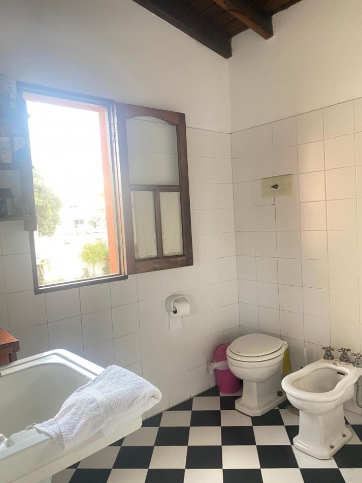 Casa de 5 Ambientes con Dependencia en Olivos