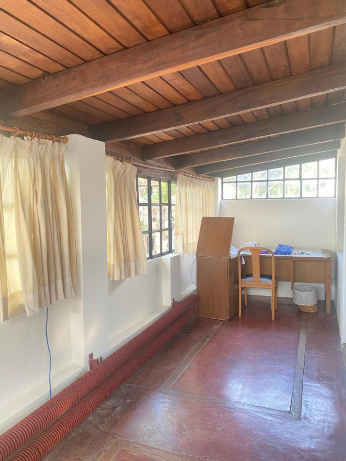 Casa de 5 Ambientes con Dependencia en Olivos