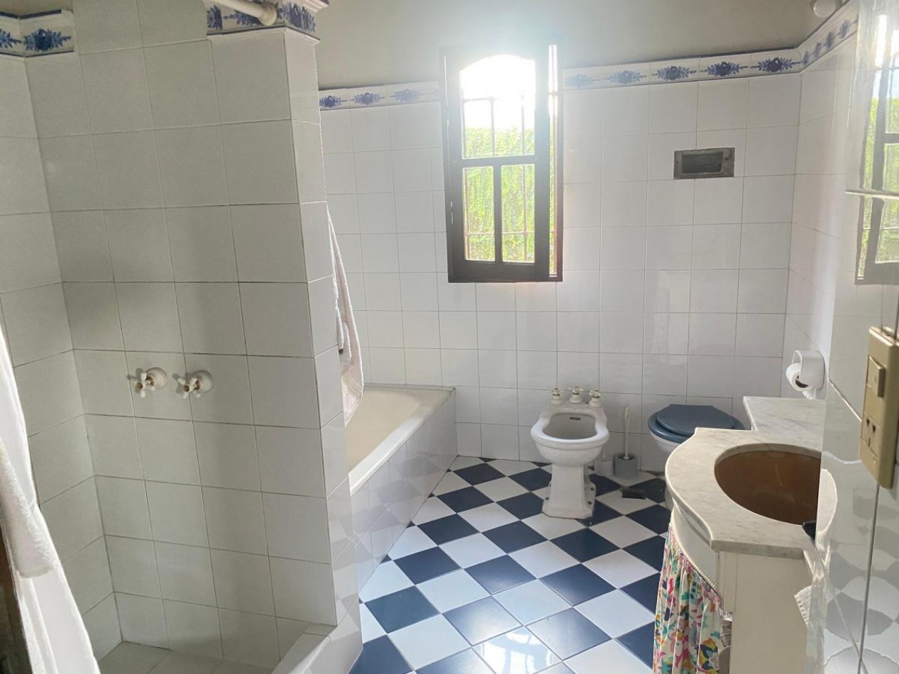 Casa de 5 Ambientes con Dependencia en Olivos