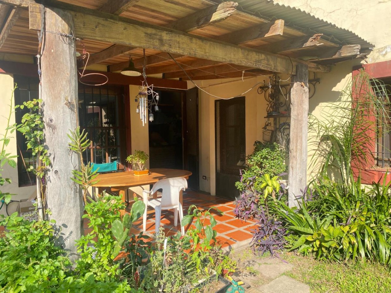 Casa de 5 Ambientes con Dependencia en Olivos