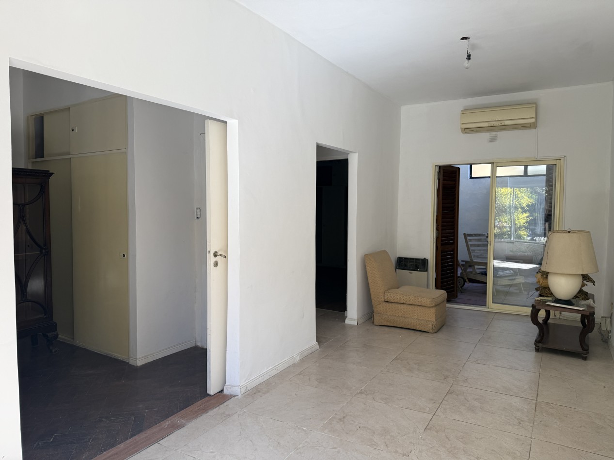 Casa de 3 ambientes con cochera en venta en Olivos