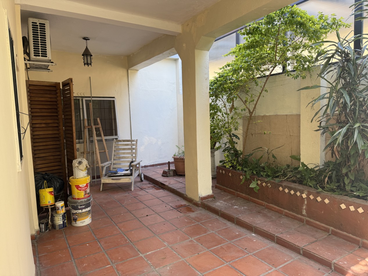 Casa de 3 ambientes con cochera en venta en Olivos