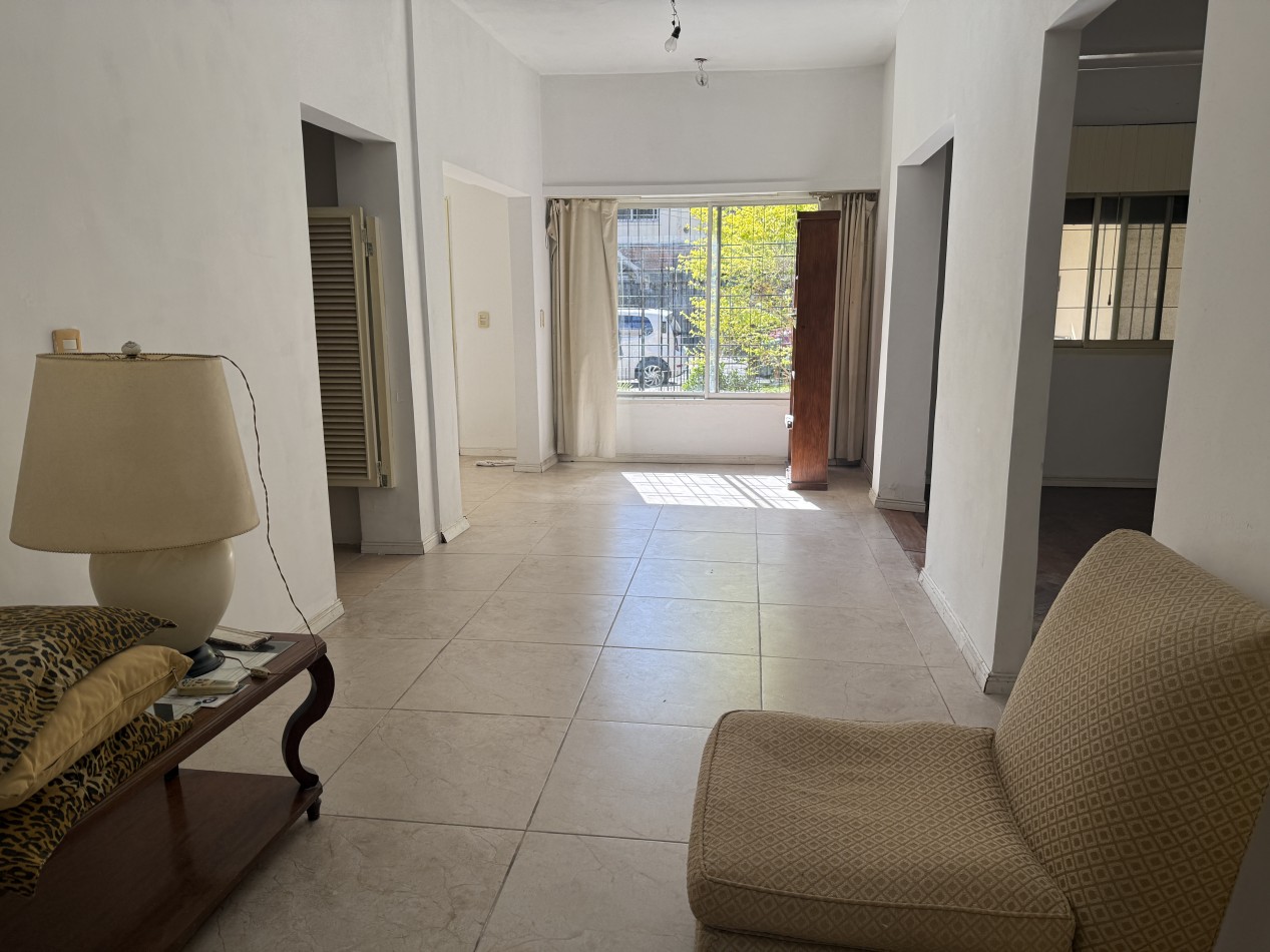 Casa de 3 ambientes con cochera en venta en Olivos
