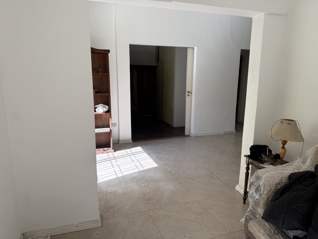 Casa de 3 ambientes con cochera en venta en Olivos