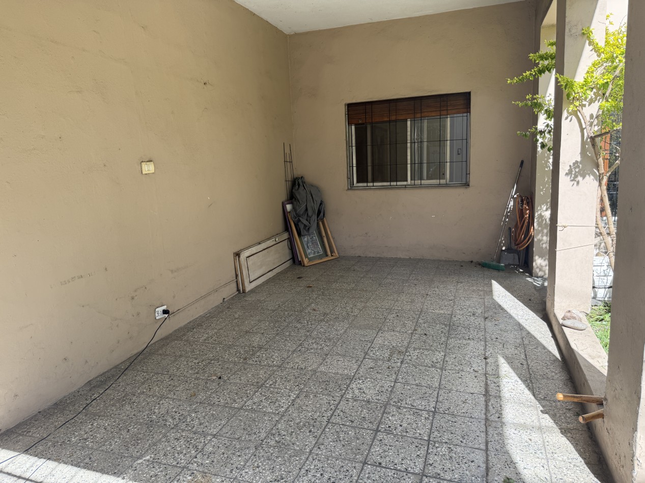Casa de 3 ambientes con cochera en venta en Olivos