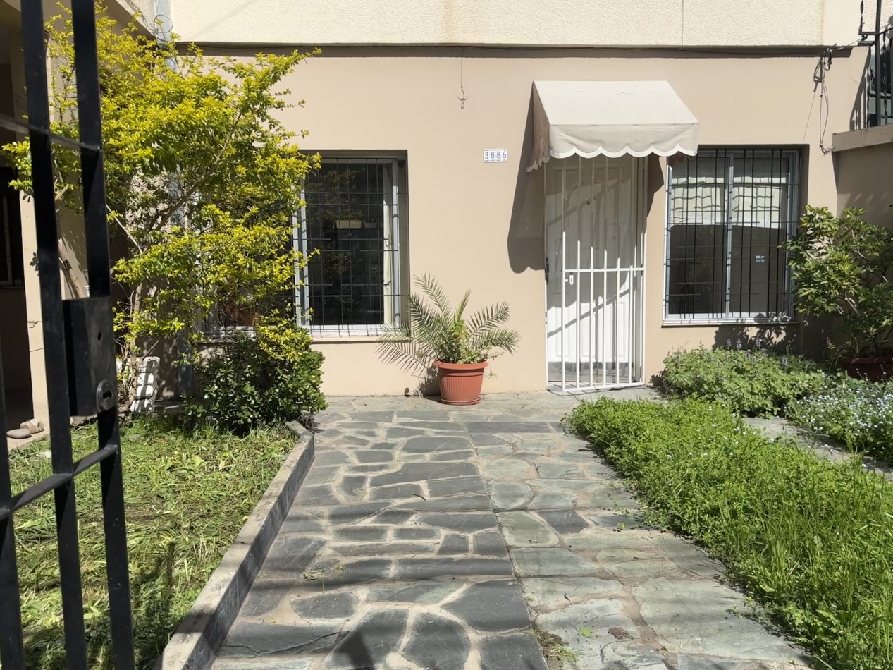 Casa de 3 ambientes con cochera en venta en Olivos