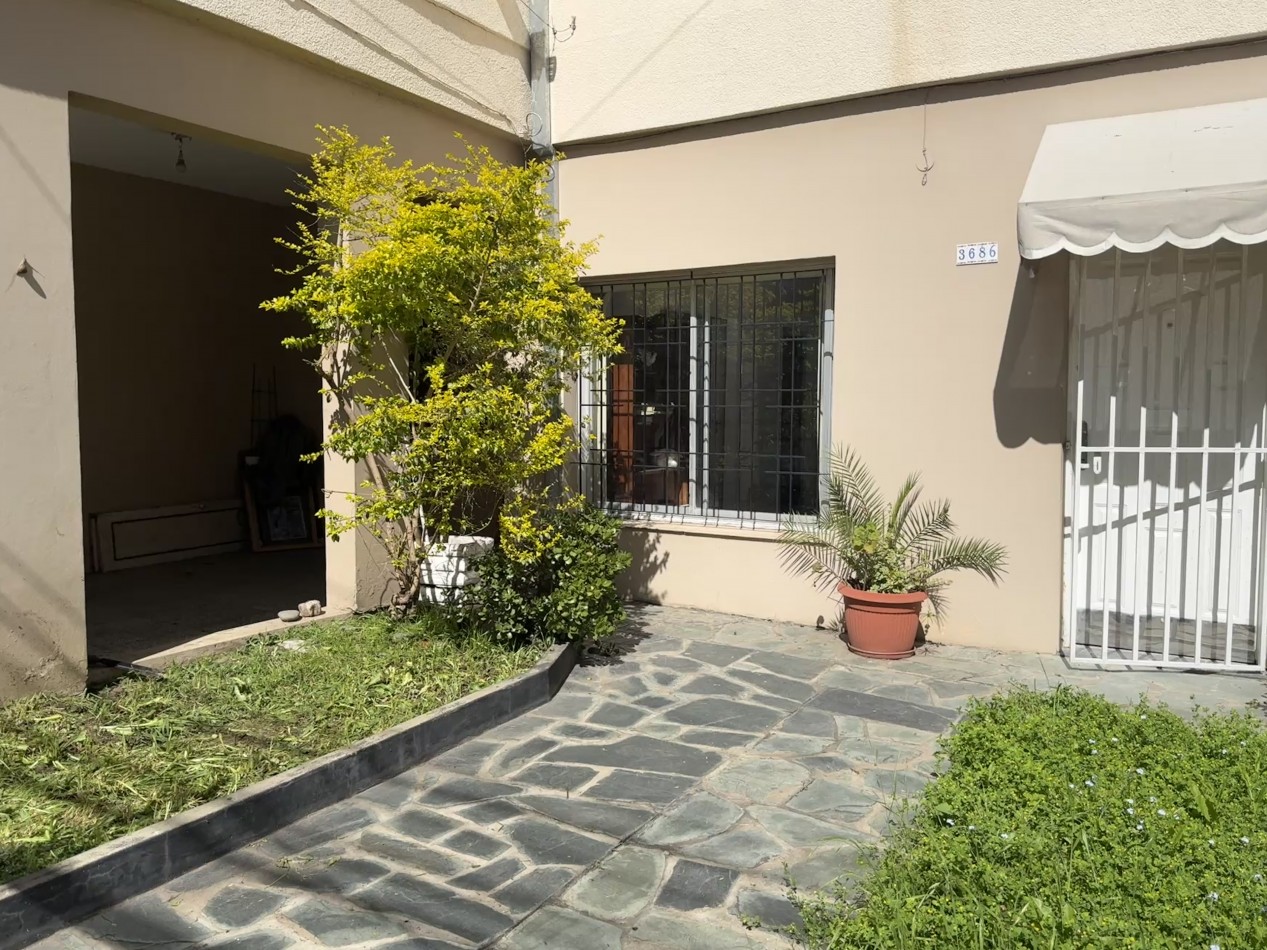 Casa de 3 ambientes con cochera en venta en Olivos
