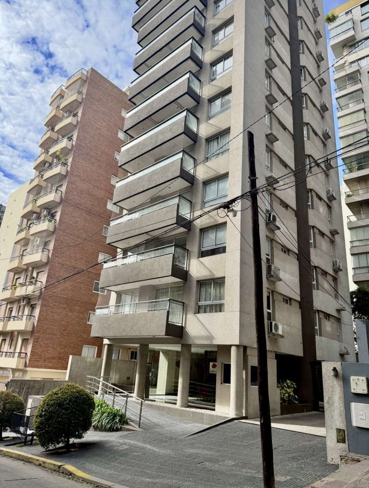 Departamento de 3 ambientes con cochera en venta en La Isla 