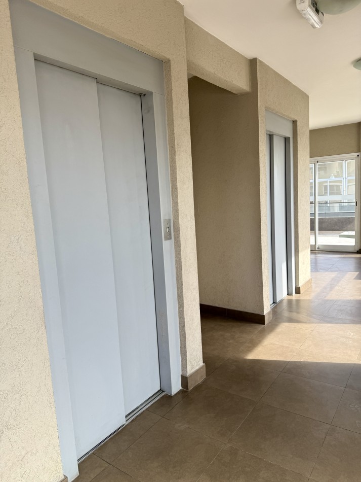 Departamento de 3 ambientes con cochera en venta en La Isla 