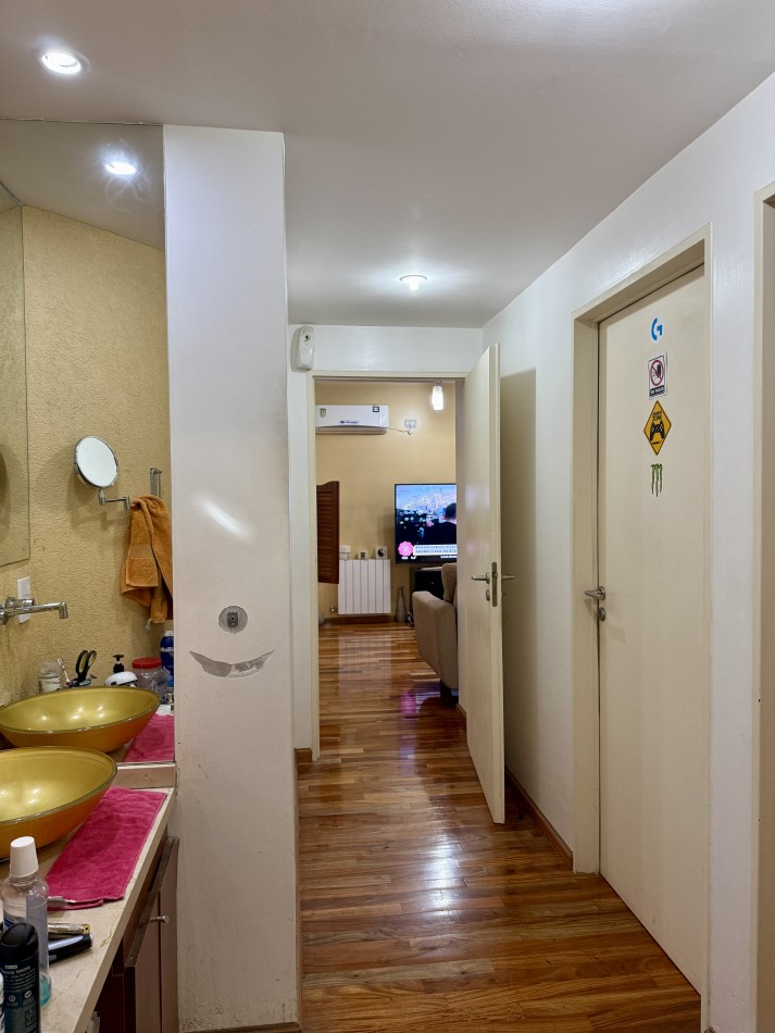 Departamento de 3 ambientes con cochera en venta en La Isla 