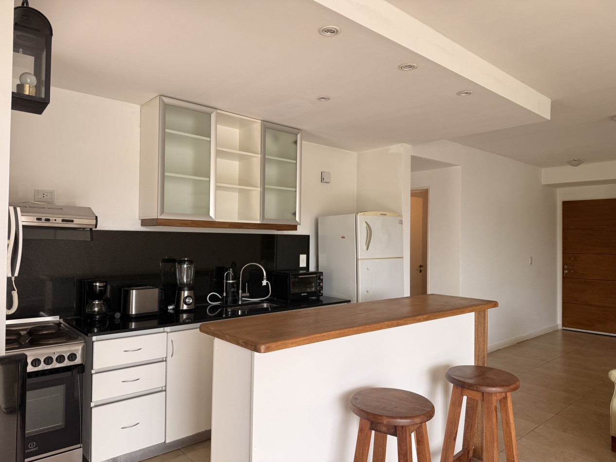 Departamento de 3 ambientes en alquiler con cochera y vista al rio. 