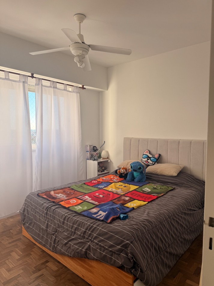 Departamento de 2 ambientes en venta en el centro de Olivos. 