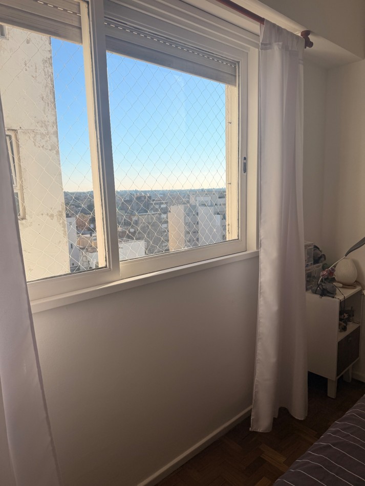 Departamento de 2 ambientes en venta en el centro de Olivos. 