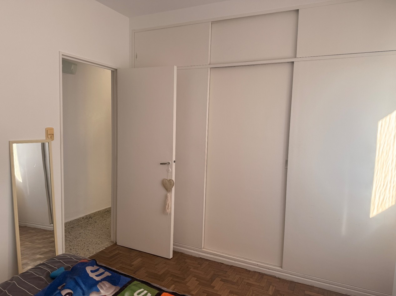 Departamento de 2 ambientes en venta en el centro de Olivos. 