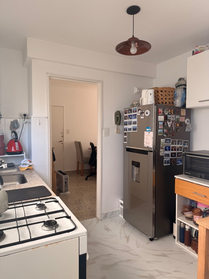 Departamento de 2 ambientes en venta en el centro de Olivos. 