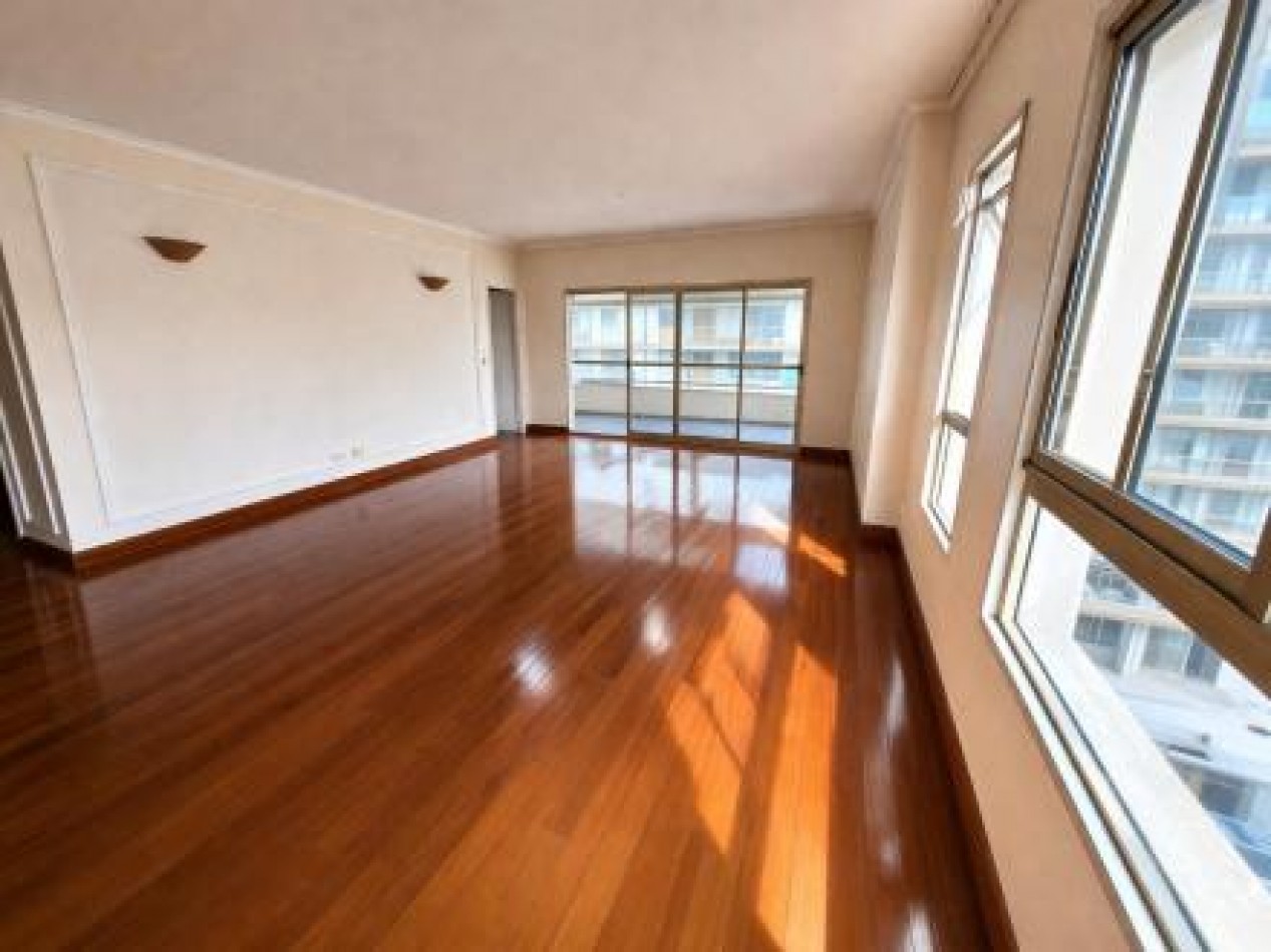 Exclusivo 4 ambientes con cochera doble y amenities en Puerto Madero. 