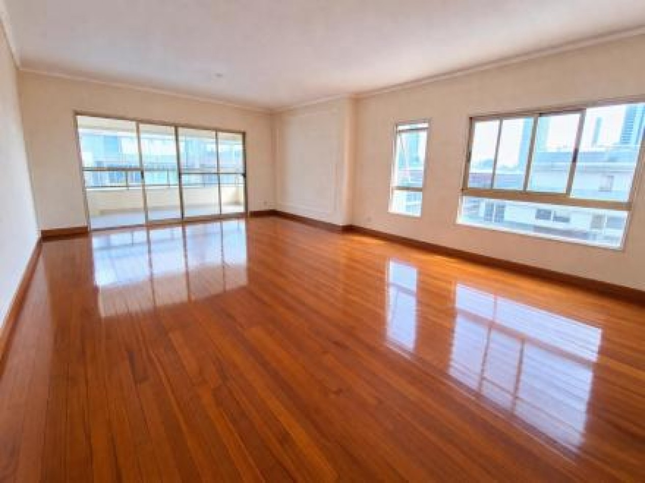 Exclusivo 4 ambientes con cochera doble y amenities en Puerto Madero. 