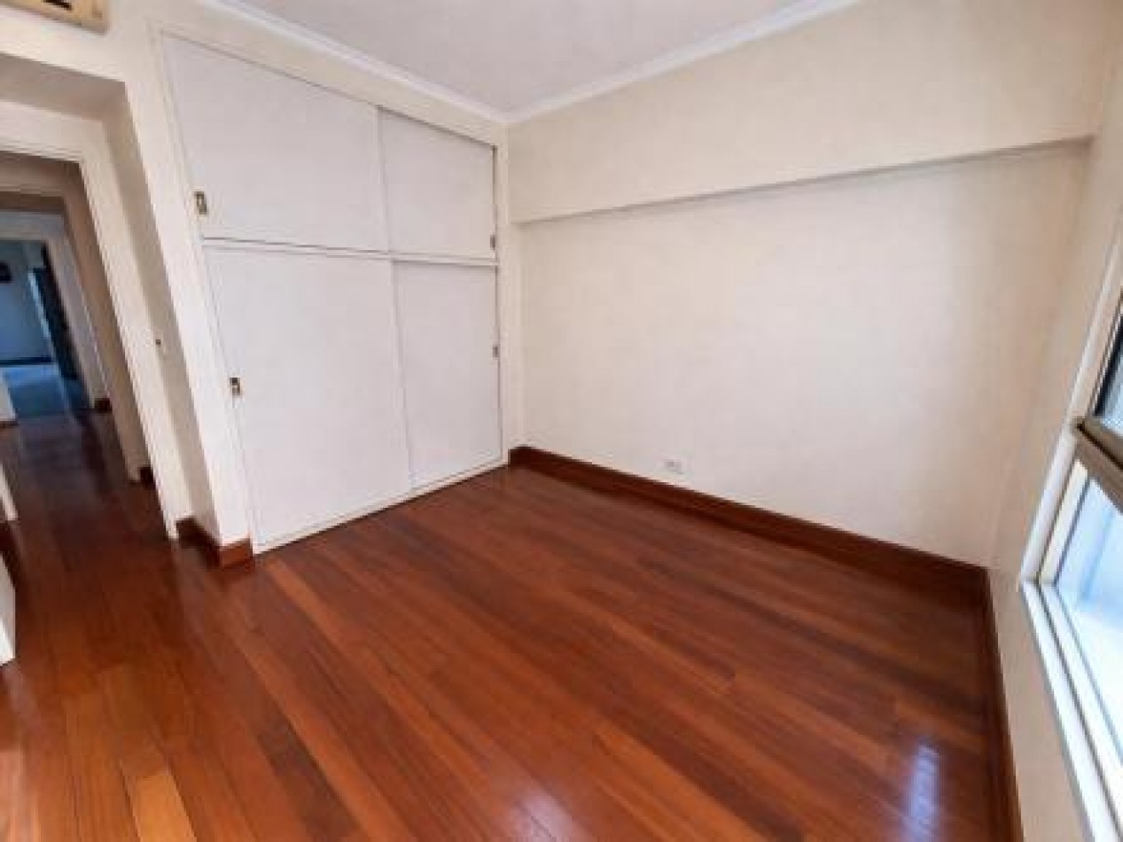Exclusivo 4 ambientes con cochera doble y amenities en Puerto Madero. 