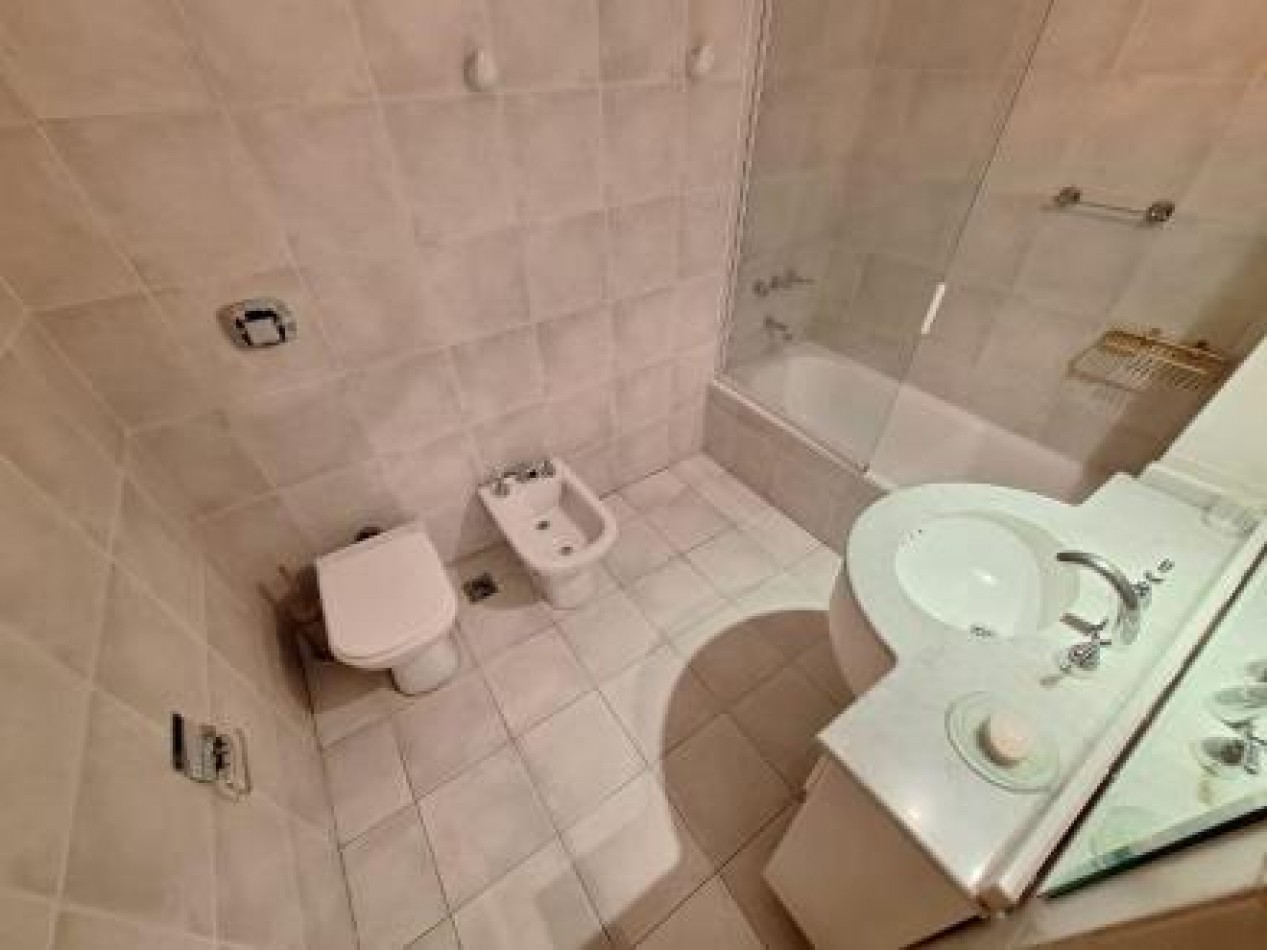 Exclusivo 4 ambientes con cochera doble y amenities en Puerto Madero. 