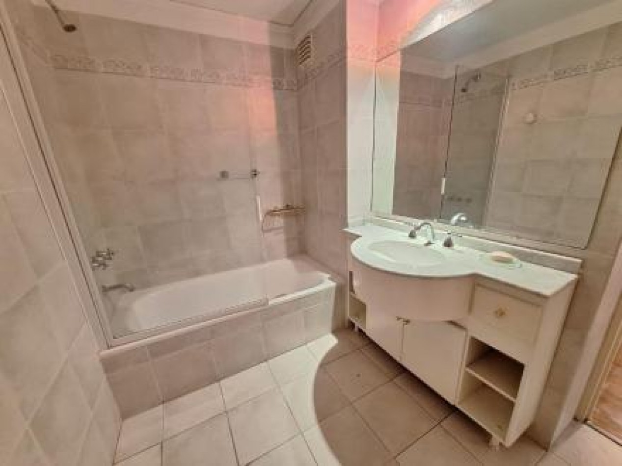 Exclusivo 4 ambientes con cochera doble y amenities en Puerto Madero. 