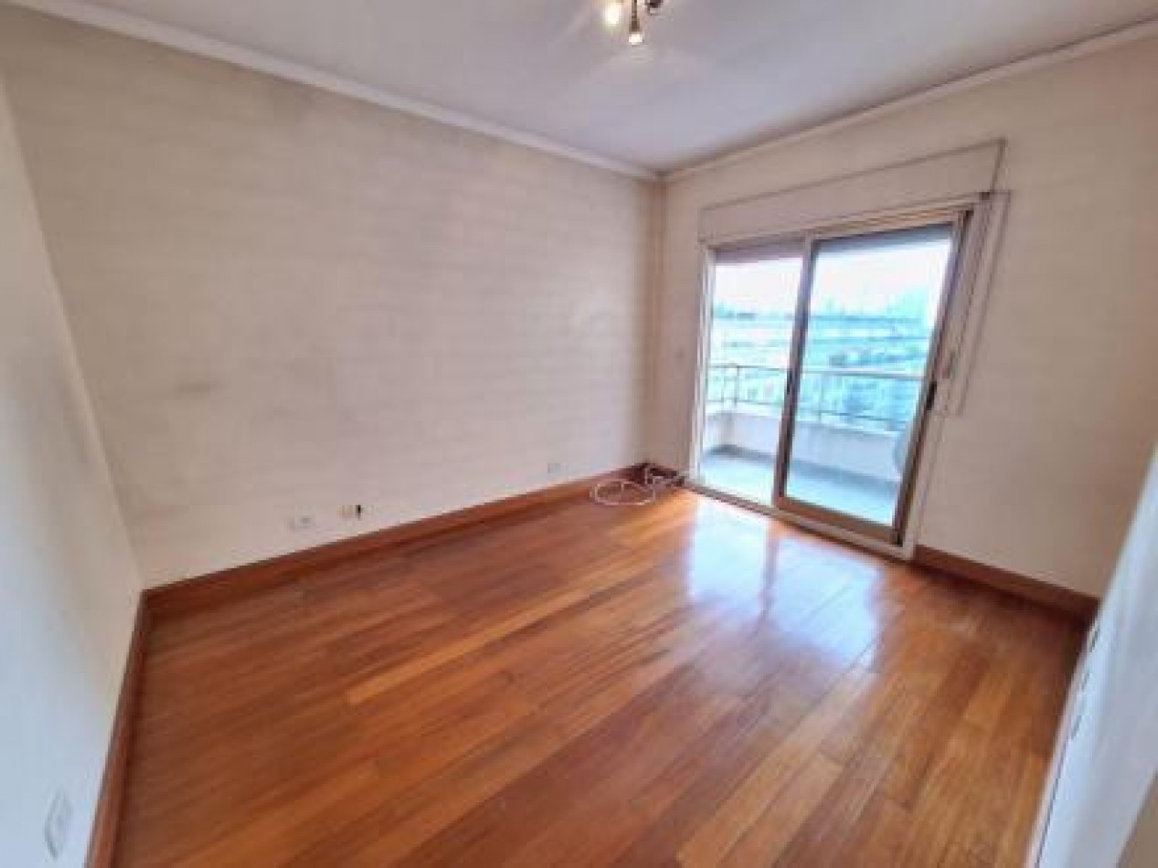 Exclusivo 4 ambientes con cochera doble y amenities en Puerto Madero. 