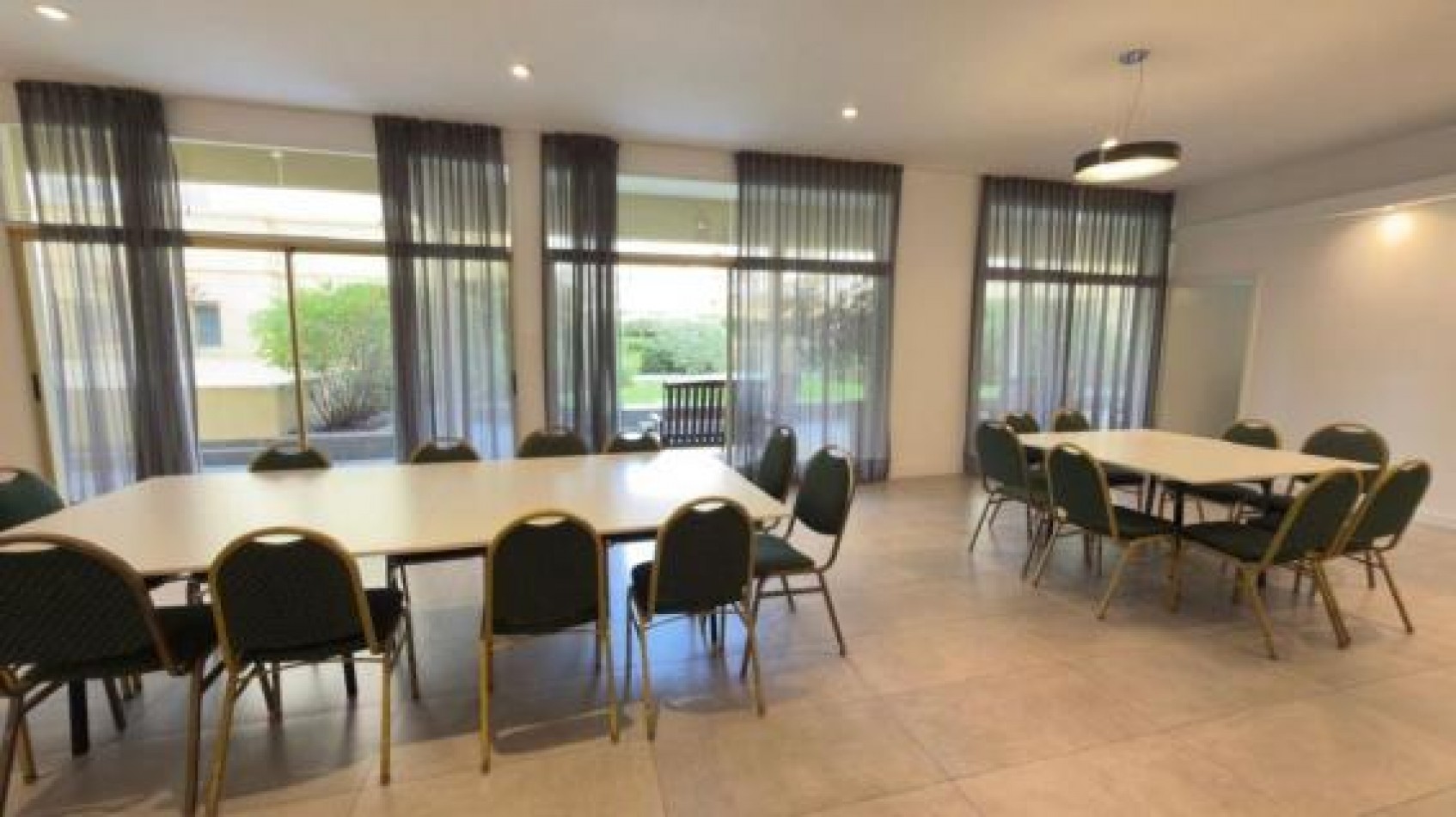 Exclusivo 4 ambientes con cochera doble y amenities en Puerto Madero. 