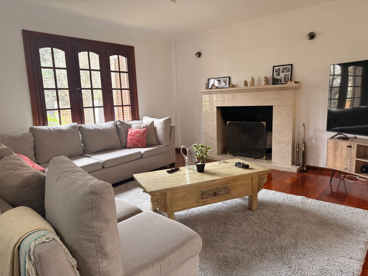 Chalet de 8 ambientes en venta en Acassuso