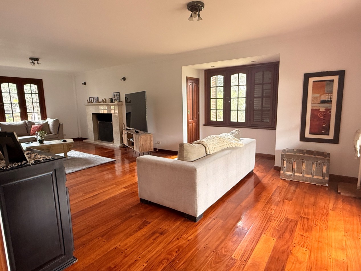 Chalet de 8 ambientes en venta en Acassuso