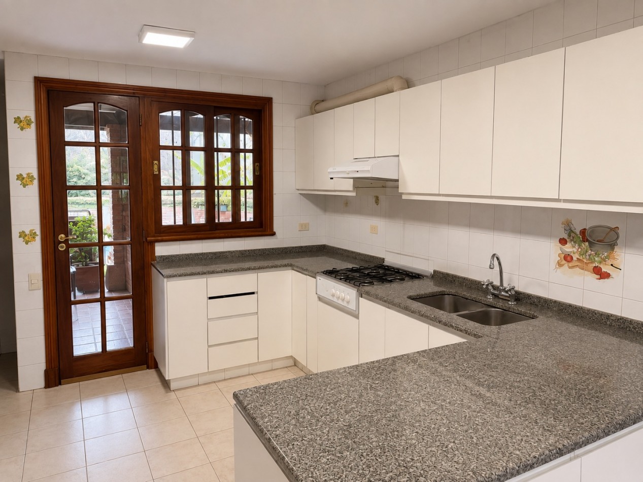 Chalet de 8 ambientes en venta en Acassuso