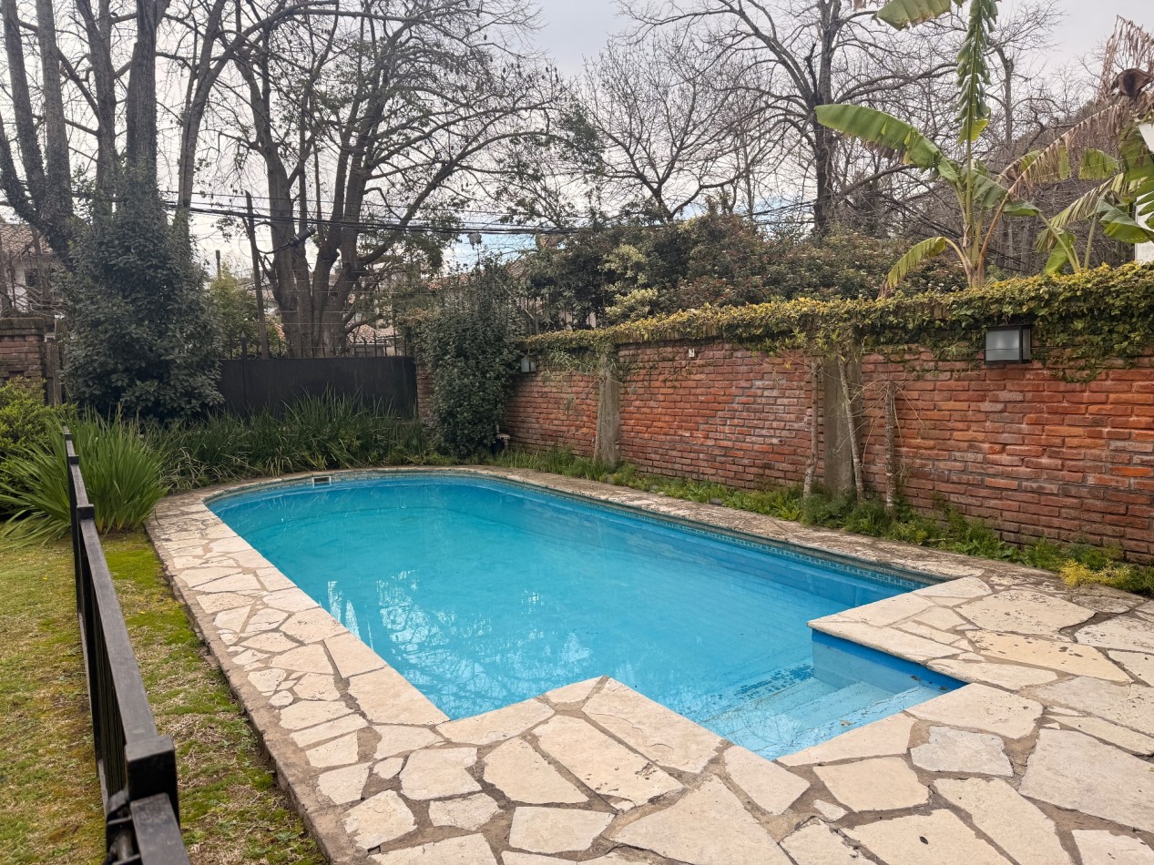 Chalet de 8 ambientes en venta en Acassuso