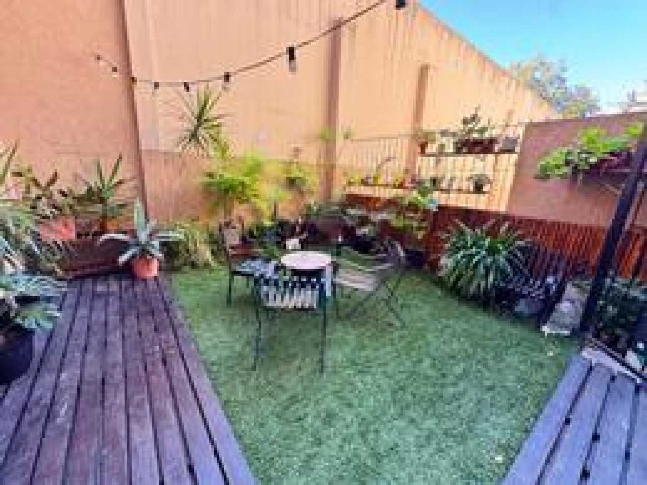 VENTA - 2 AMBIENTES CON JARDIN PROPIO, COCHERA Y BAULERA - SAN FERNANDO