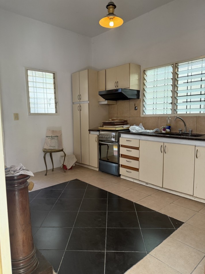 Casa de 3 ambientes con cochera en venta en Olivos