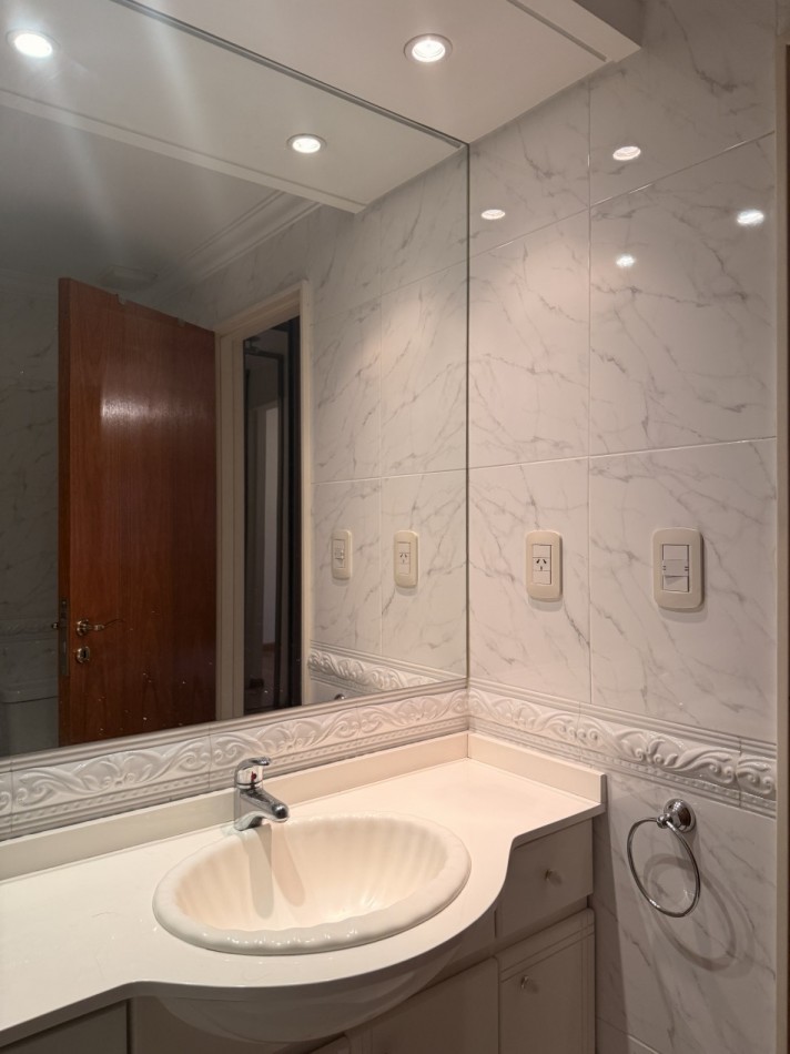 Departamento de 4 ambientes con cochera en alquiler en Villa Urquiza