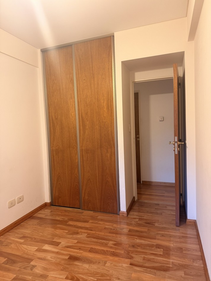 Departamento de 4 ambientes con cochera en alquiler en Villa Urquiza
