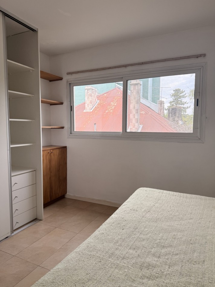 Departamento de 3 ambientes en alquiler con cochera y vista al rio. 