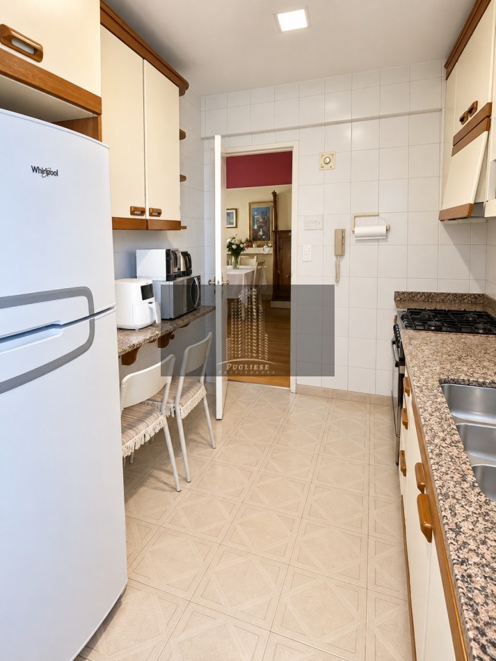 Departamento en venta 3 ambientes con cochera fija cubierta - Piso alto- Balcon - Recoleta 