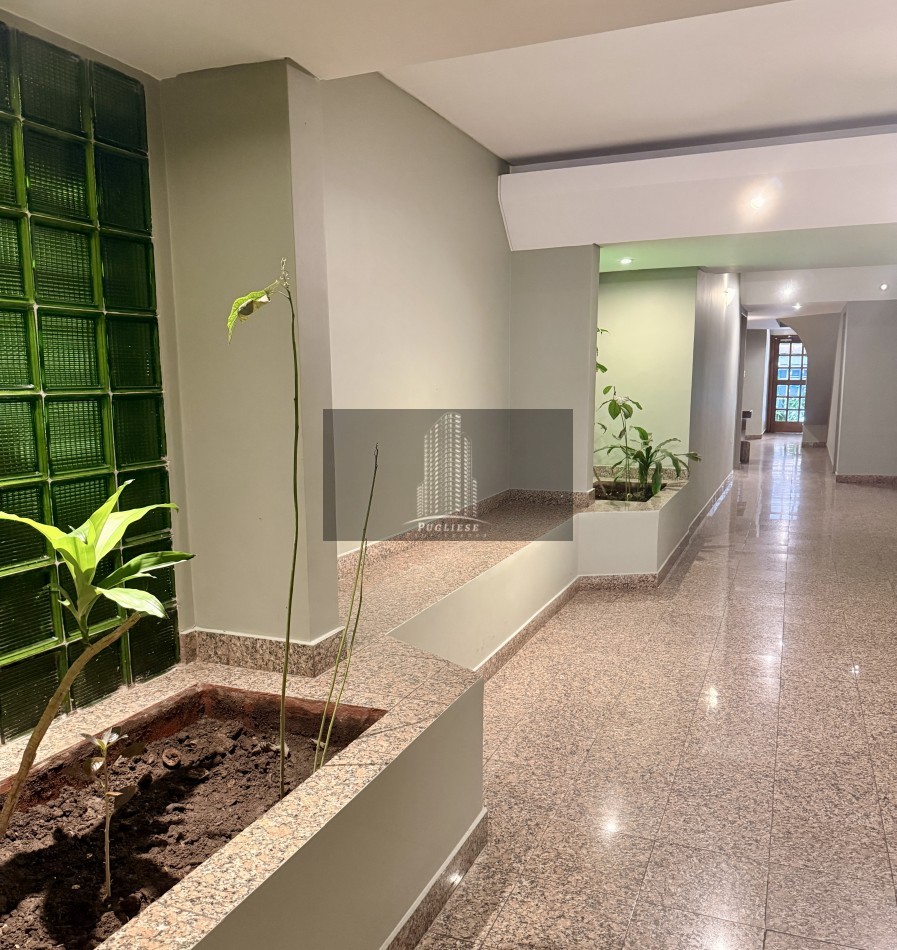 Departamento en venta 3 ambientes con cochera fija cubierta - Piso alto- Balcon - Recoleta 