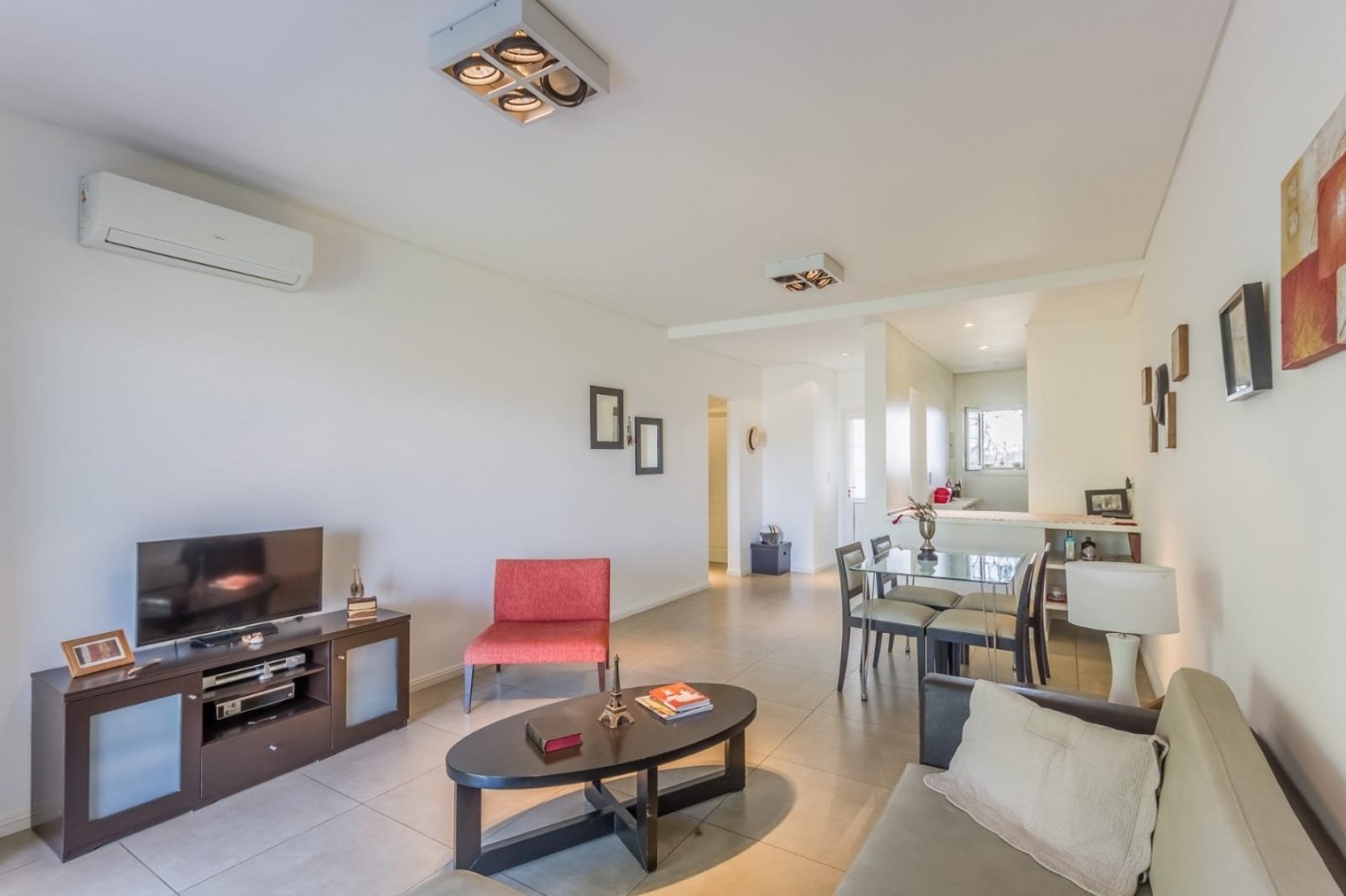 Departamento de 3 ambientes en venta en Condominio Carruajes. Pilara