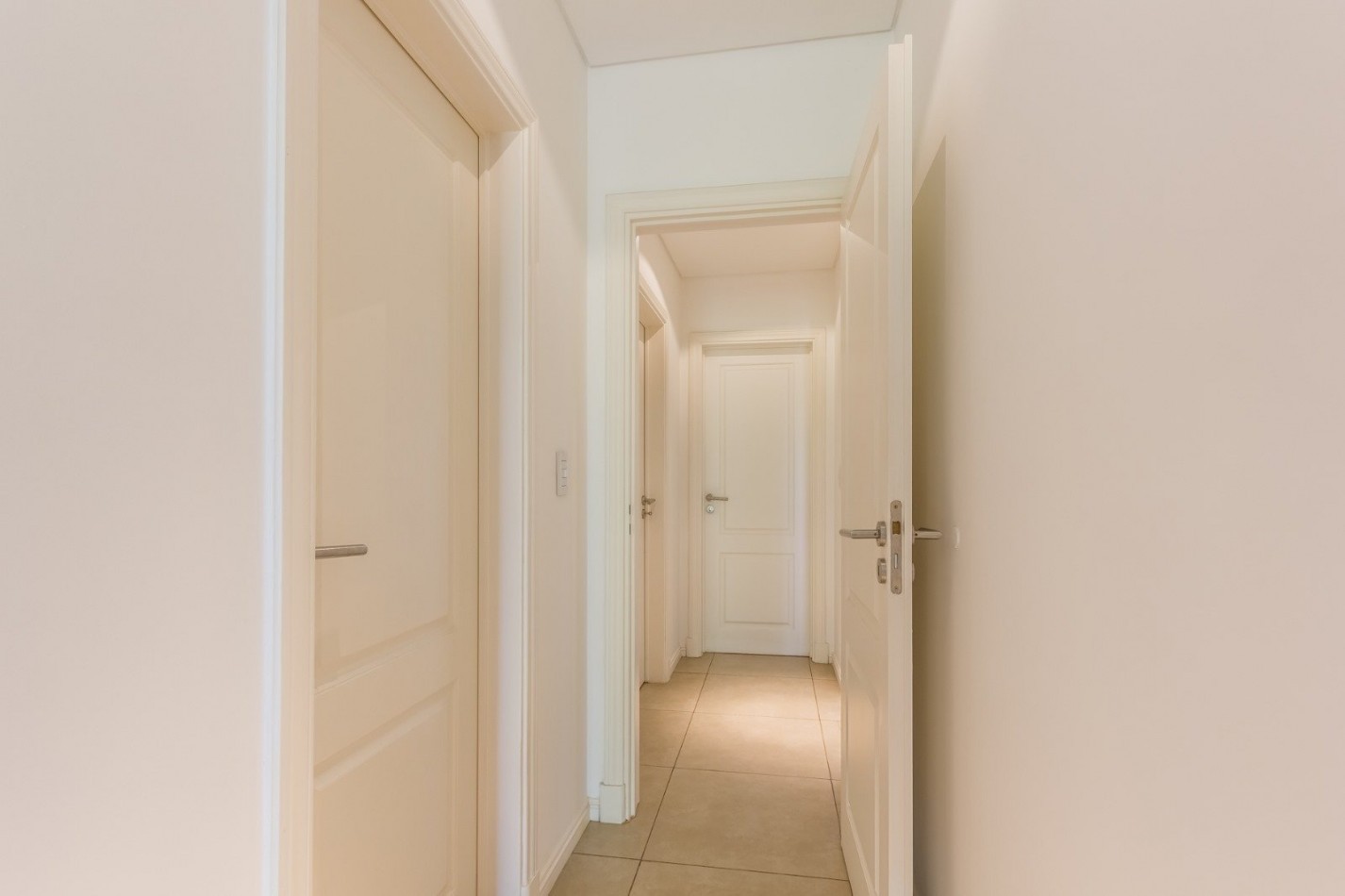 Departamento de 3 ambientes en venta en Condominio Carruajes. Pilara