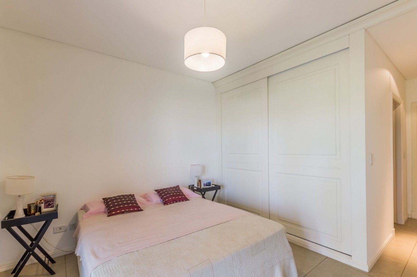 Departamento de 3 ambientes en venta en Condominio Carruajes. Pilara