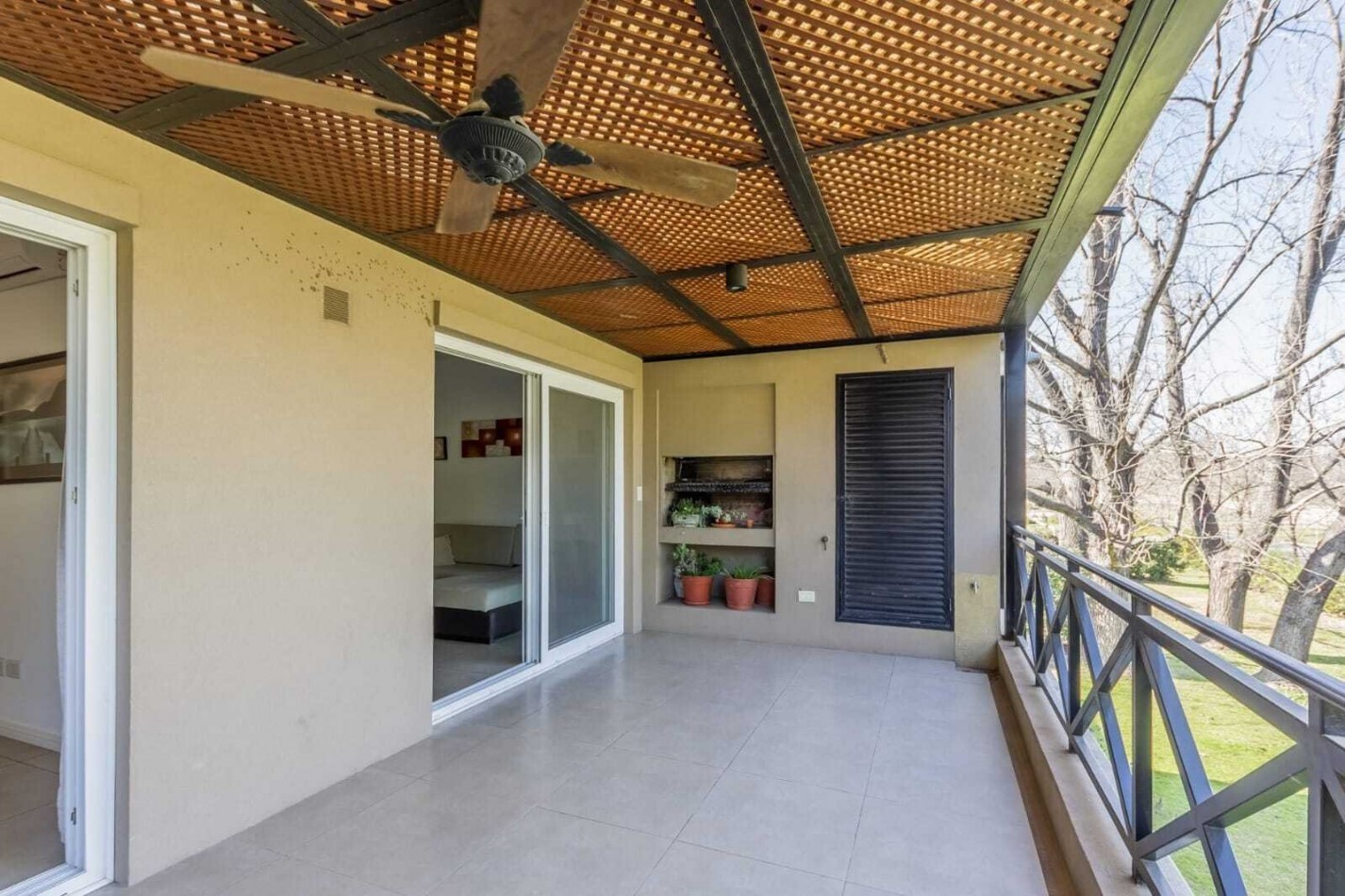 Departamento de 3 ambientes en venta en Condominio Carruajes. Pilara