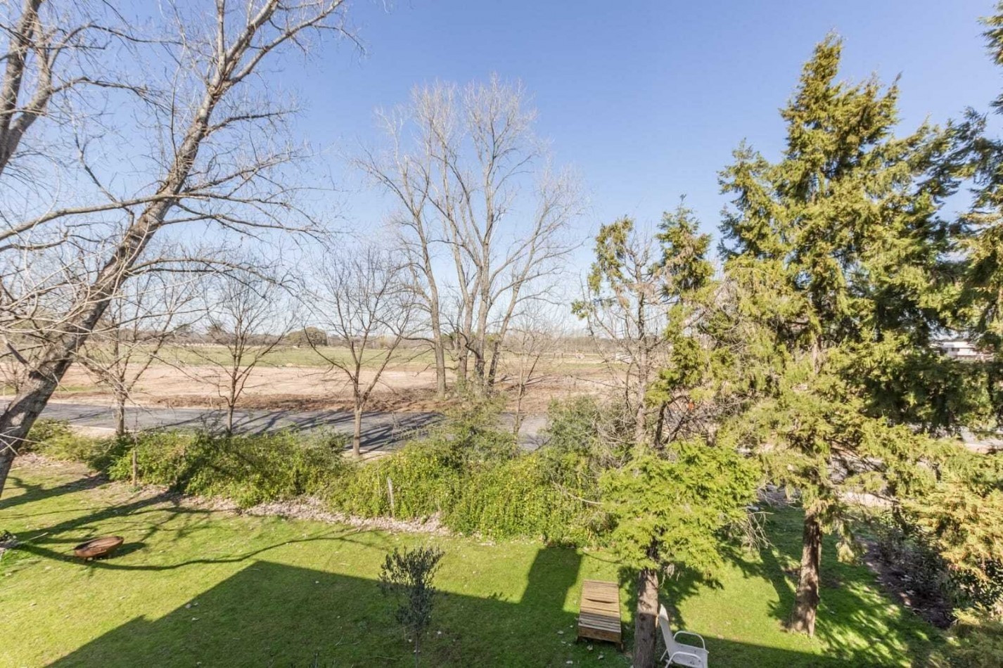 Departamento de 3 ambientes en venta en Condominio Carruajes. Pilara