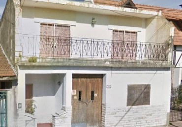 Casa de 4 Ambientes a Refaccionar en Martinez